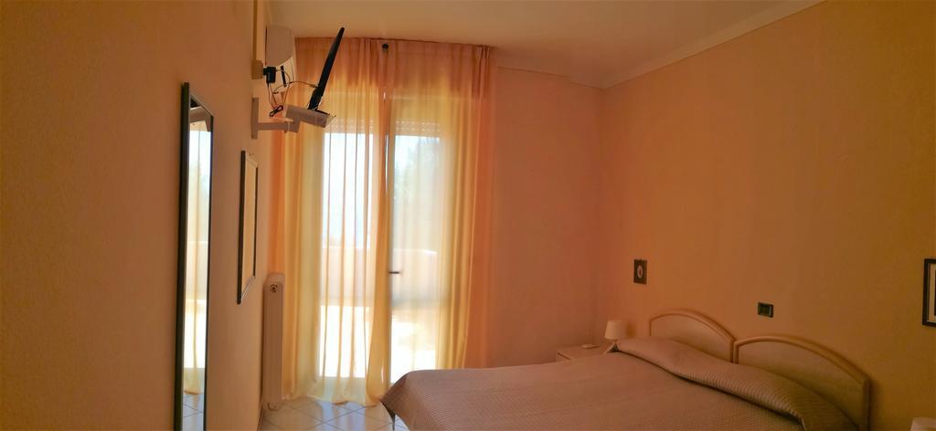 Bellerive Ristorante Albergo Manerba del Garda Eksteriør bilde